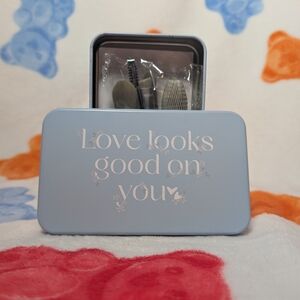 Blue Makeup Brush Set in Tin Case